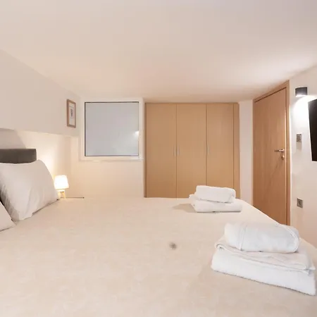 Demeter'S Loft-Stylish Exclusive Athenian Retreat-2